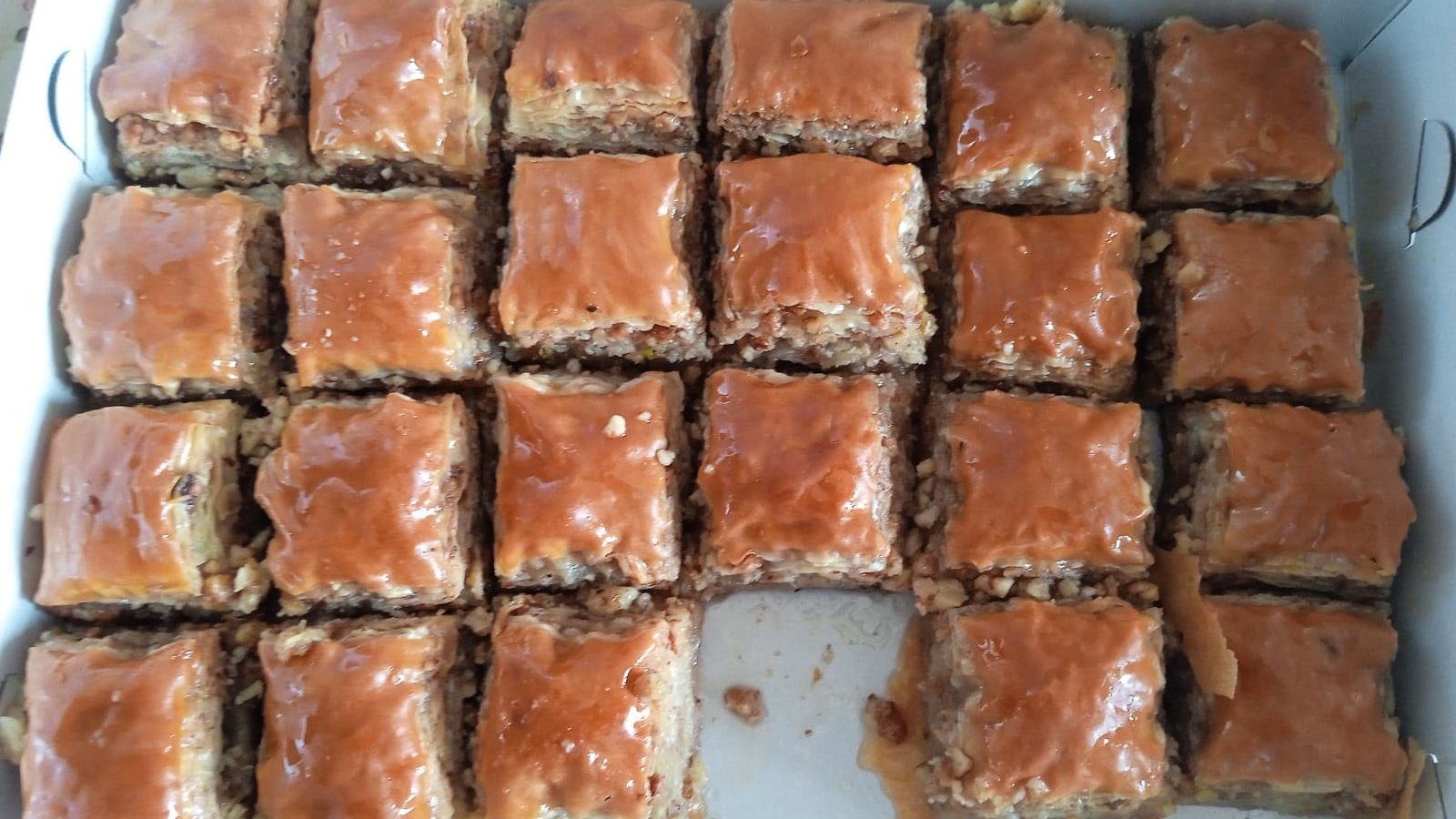 Walnut baklava (cevizli)