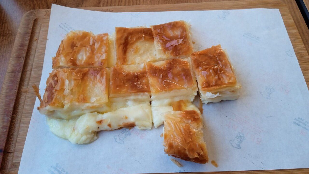 Su böreği (cheese)